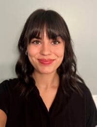 Nelia Holland