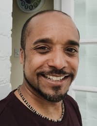 Victor D Cabral